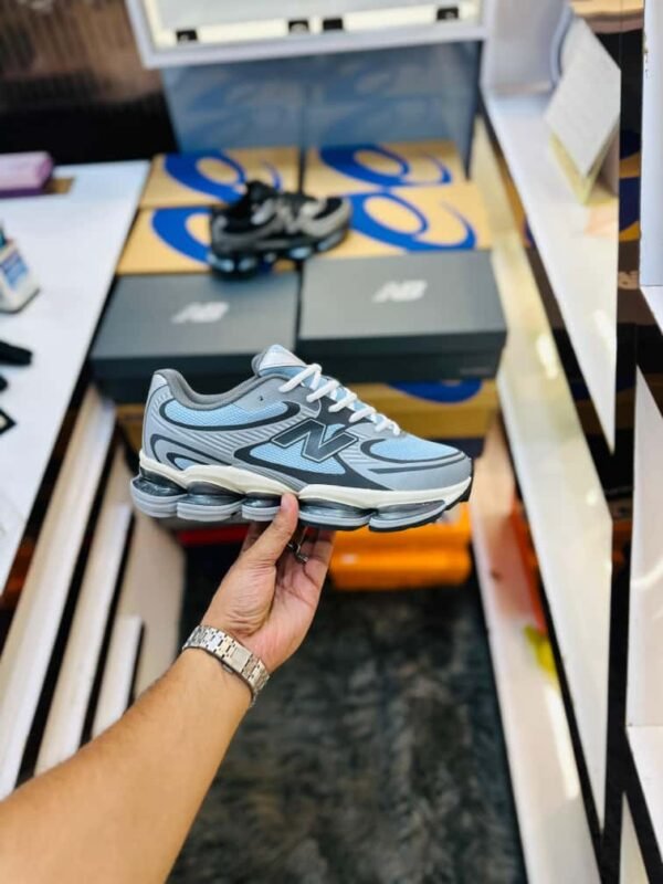 sports shoes - Image 3